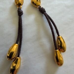 Uno de Fifty gold plated earrings.